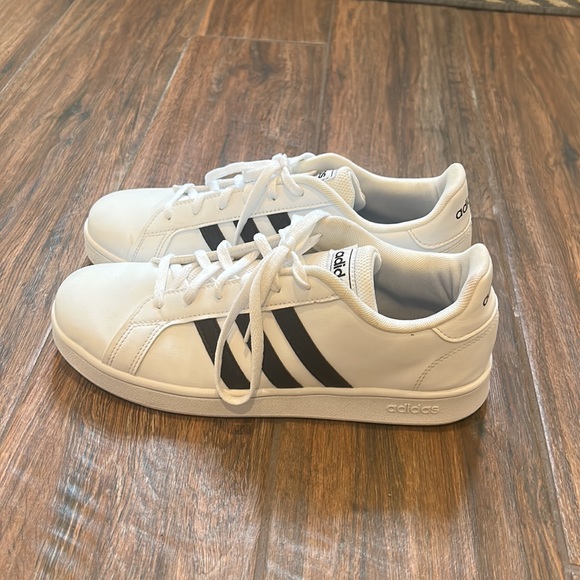 Black and white womens adidas sneakers - Picture 2 of 8